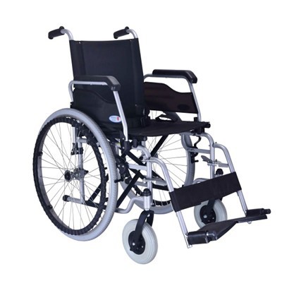 Takani alumiiniumsulamist manuaalne ratastool